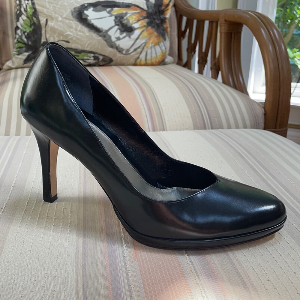 Saks Fifth Avenue Uplift Pump Black Leather 9